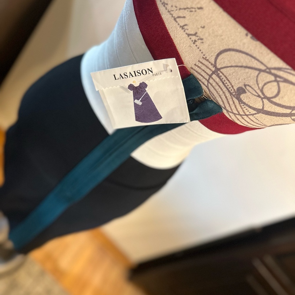 Elegant Burgundy and White Off-Shoulder Mini Dress - Picture 6 of 9
